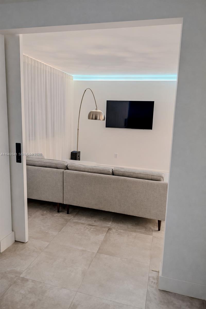 301 Ocean Dr #302 Miami Beach, FL 33139