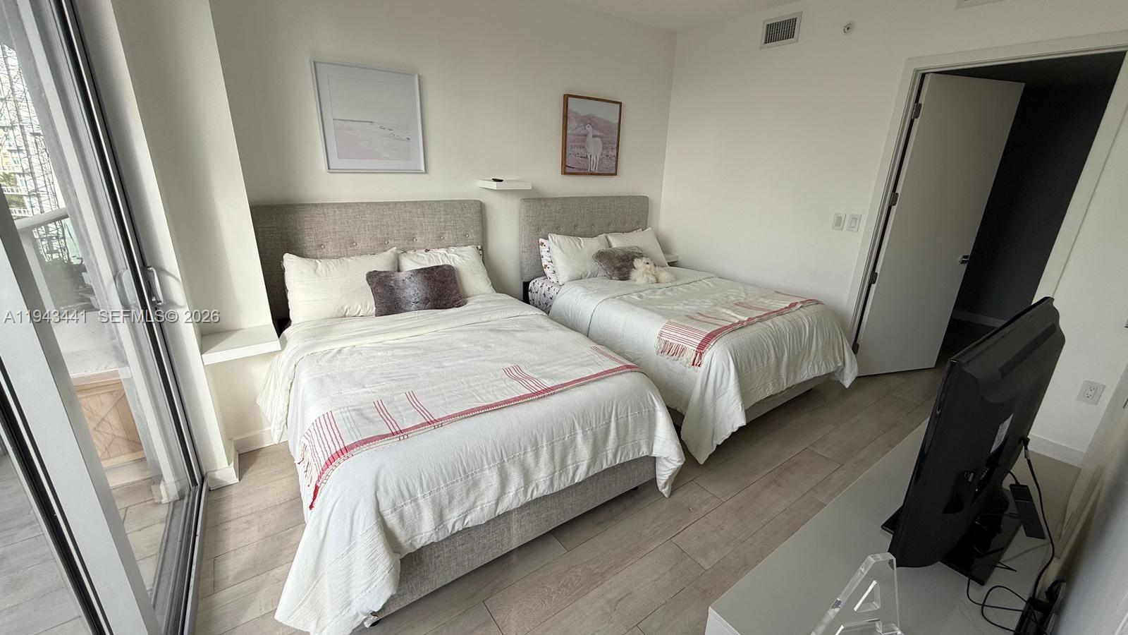 image Aria On The Bay Condo36