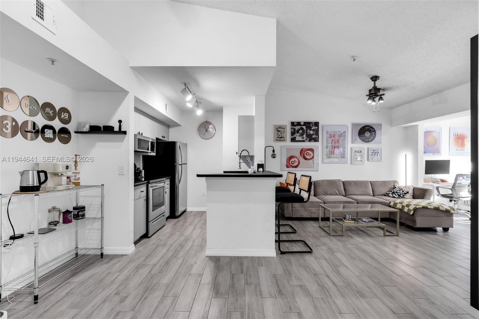 2457 Centergate Dr #306