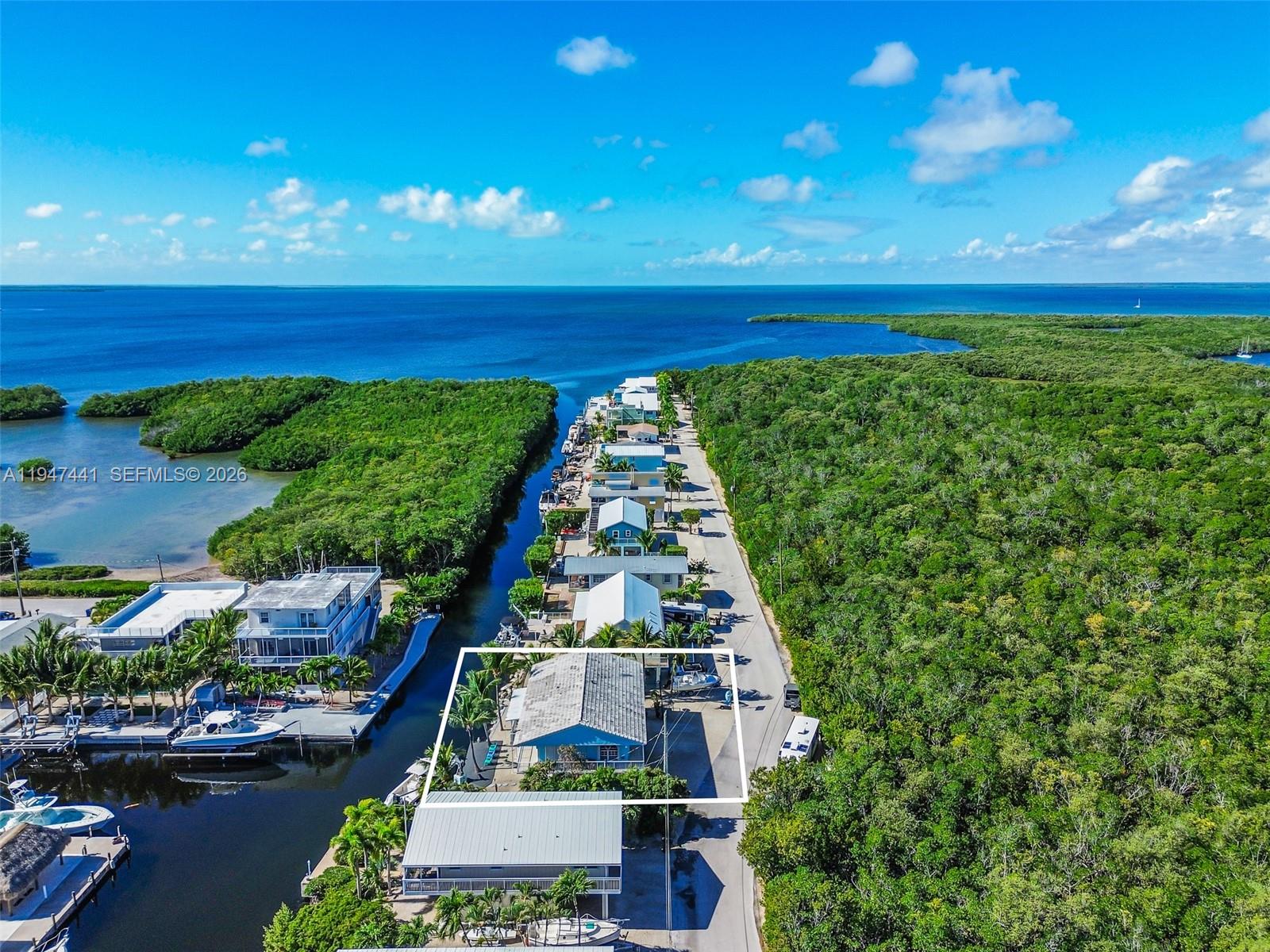 21 Mangrove Ln Key Largo, FL 33037