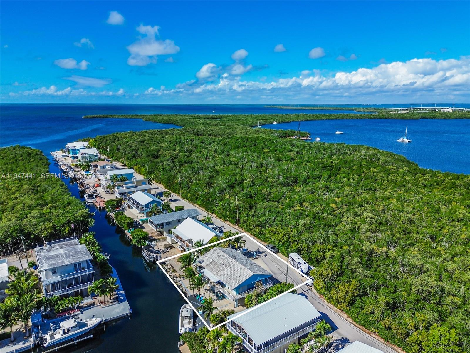 21 Mangrove Ln Key Largo, FL 33037