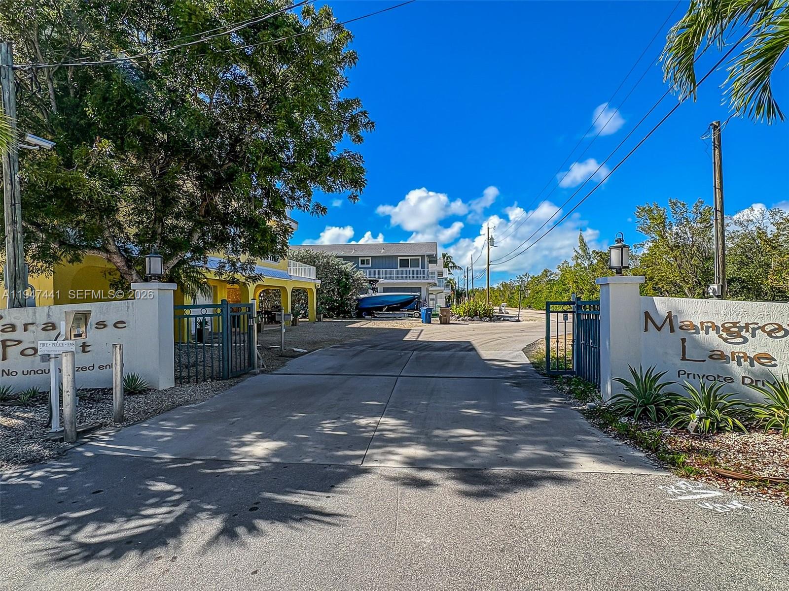 21 Mangrove Ln Key Largo, FL 33037