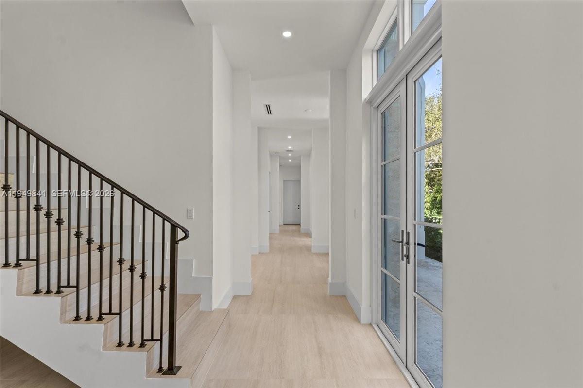 5940 SW 100th Ter Pinecrest, FL 33156