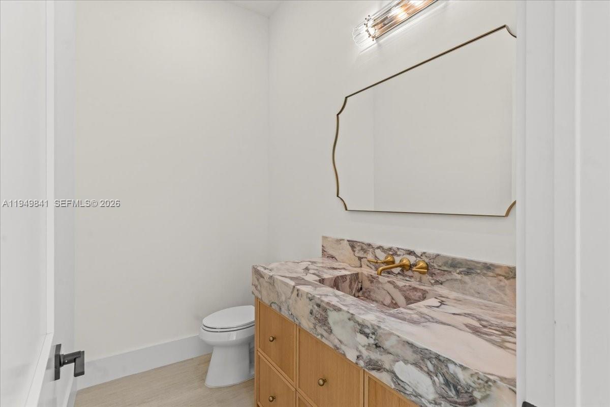 5940 SW 100th Ter Pinecrest, FL 33156