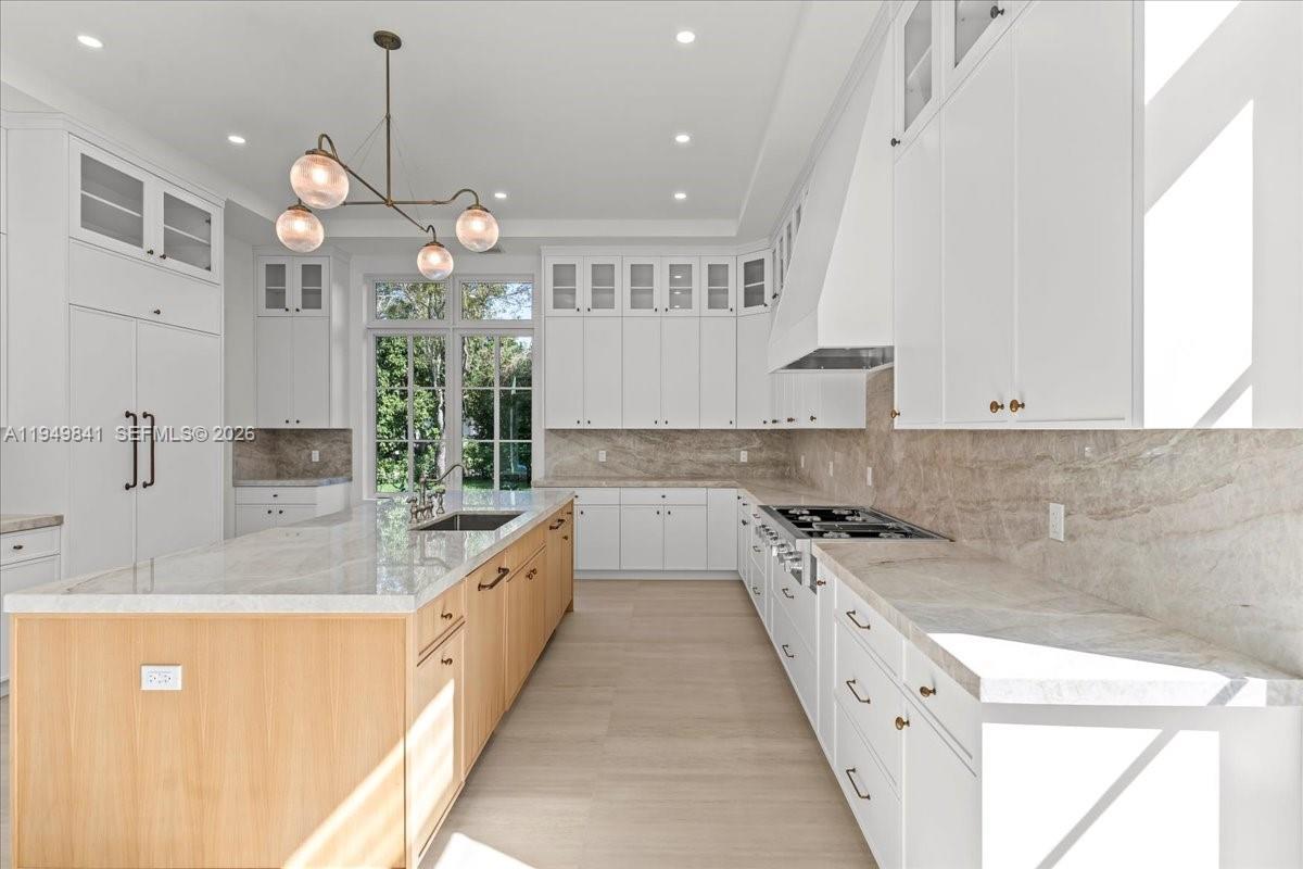 5940 SW 100th Ter Pinecrest, FL 33156