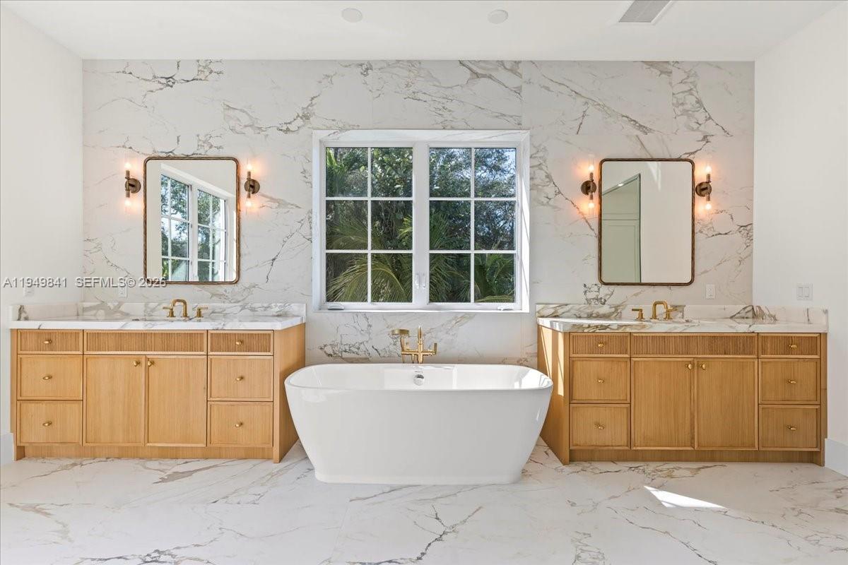 5940 SW 100th Ter Pinecrest, FL 33156