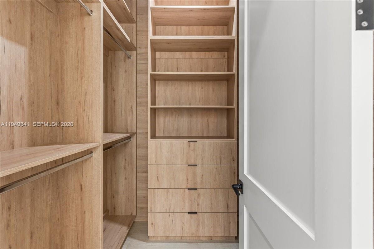 5940 SW 100th Ter Pinecrest, FL 33156