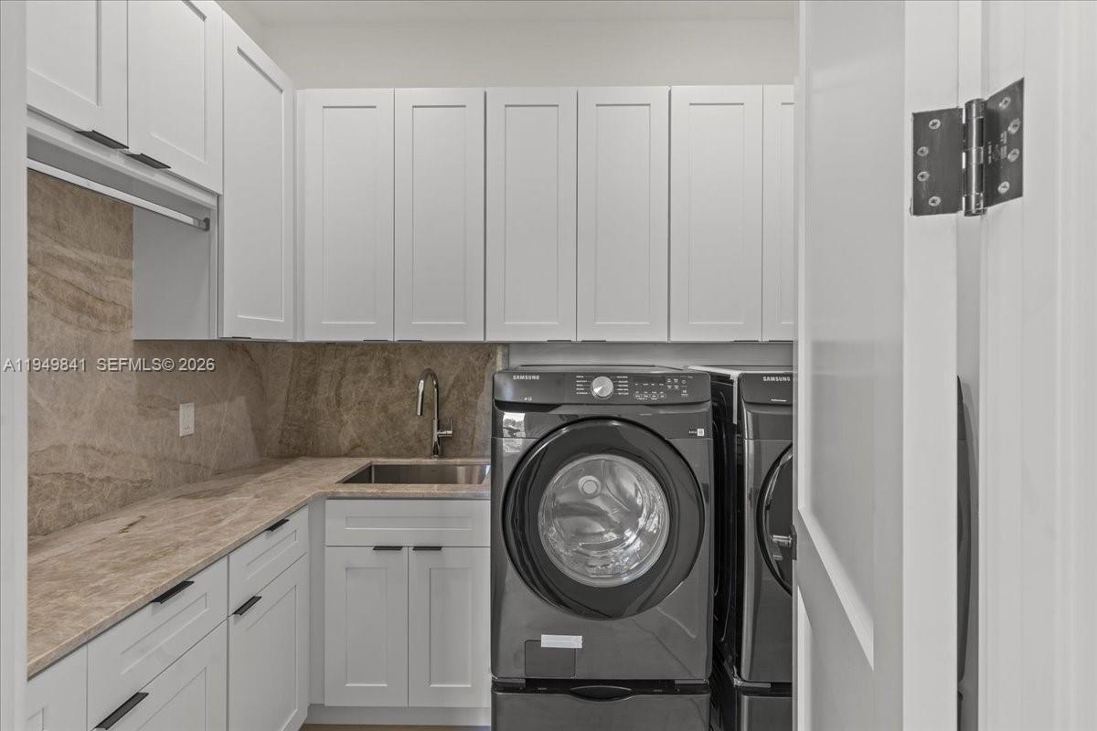 5940 SW 100th Ter Pinecrest, FL 33156