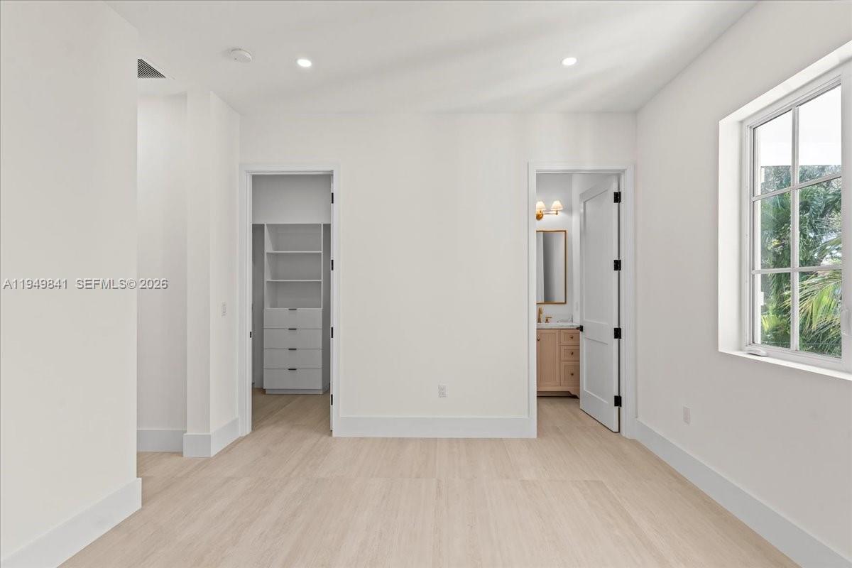 5940 SW 100th Ter Pinecrest, FL 33156