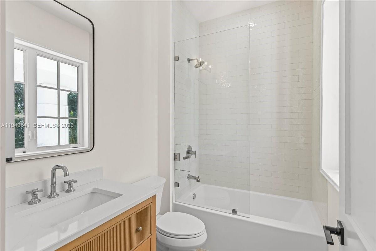 5940 SW 100th Ter Pinecrest, FL 33156