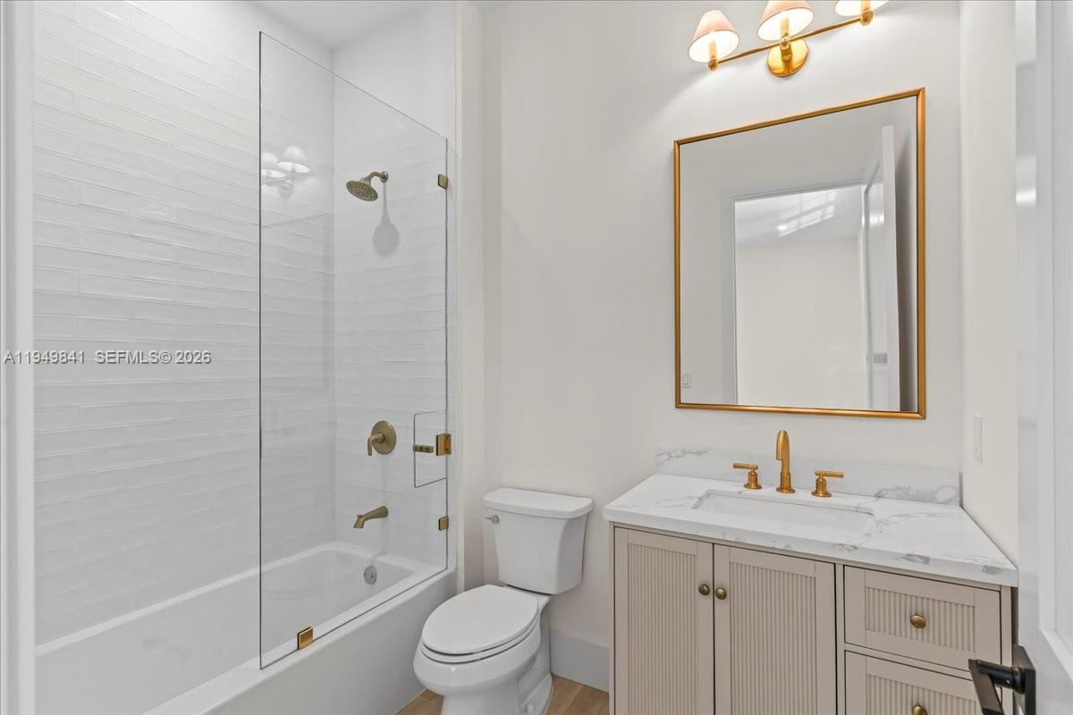 5940 SW 100th Ter Pinecrest, FL 33156