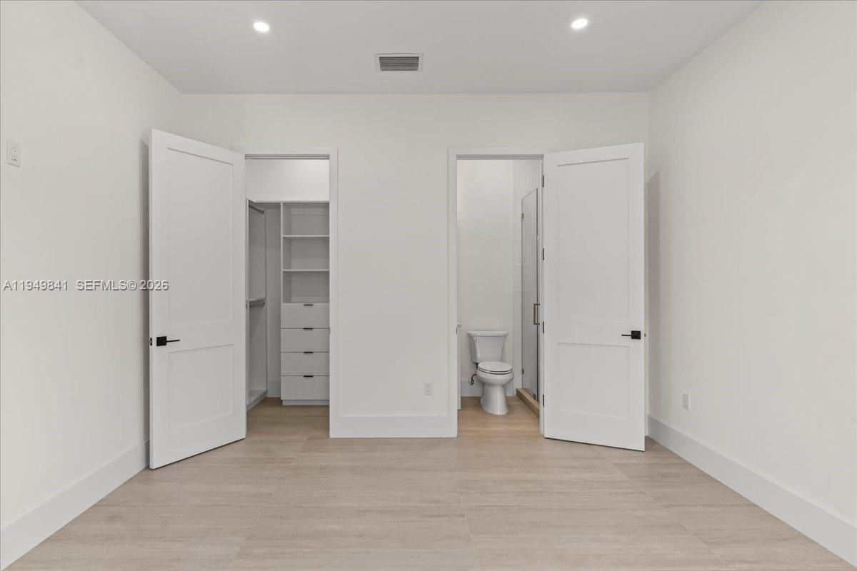 5940 SW 100th Ter Pinecrest, FL 33156