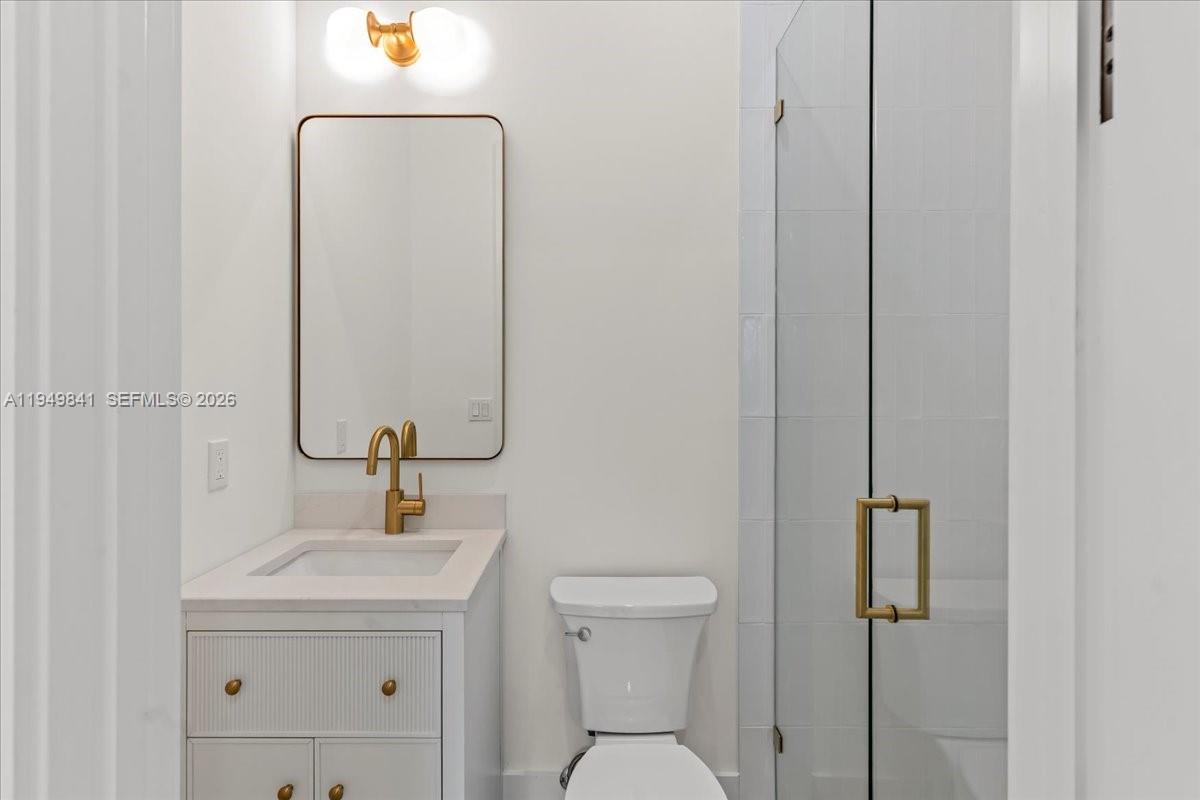 5940 SW 100th Ter Pinecrest, FL 33156