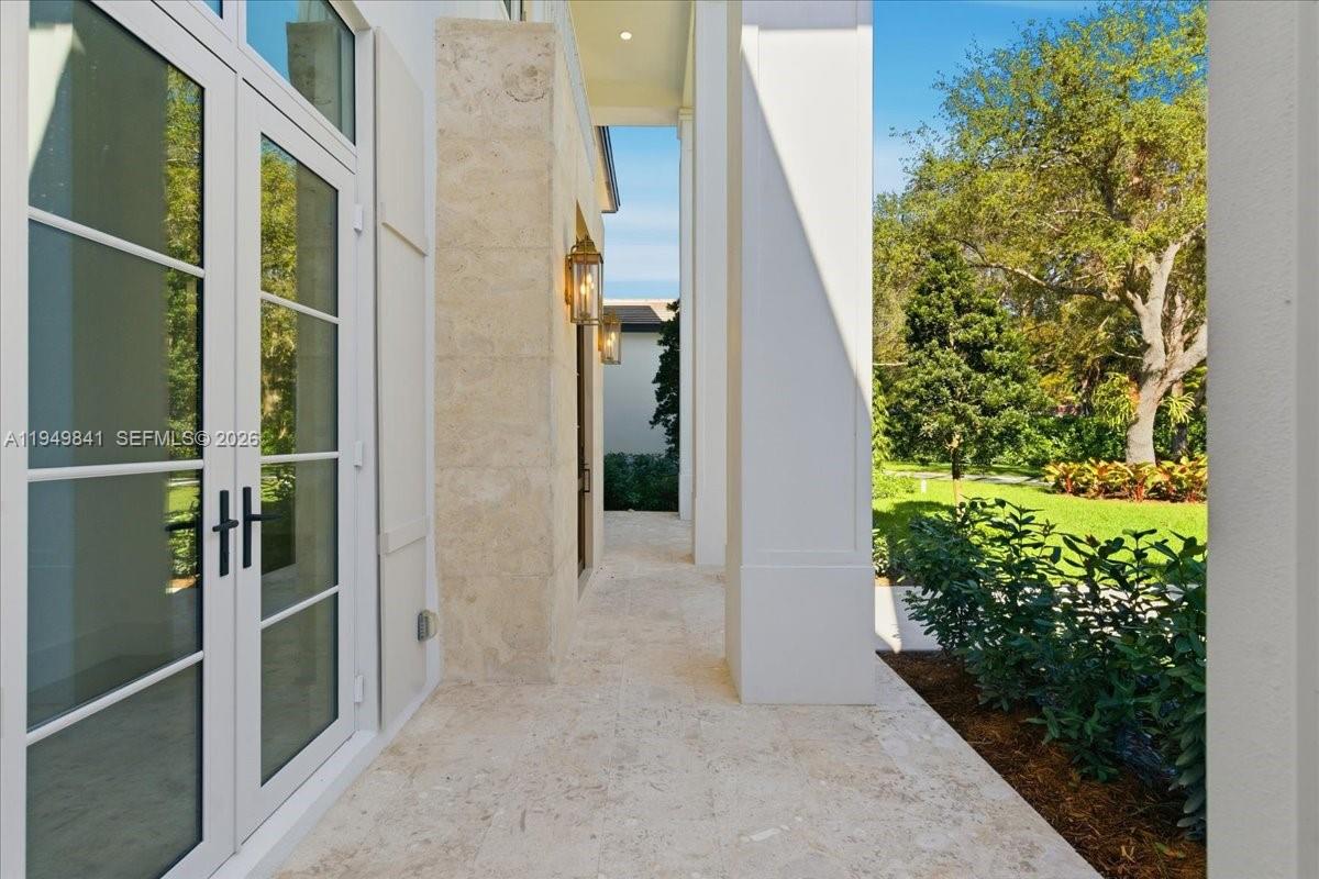 5940 SW 100th Ter Pinecrest, FL 33156