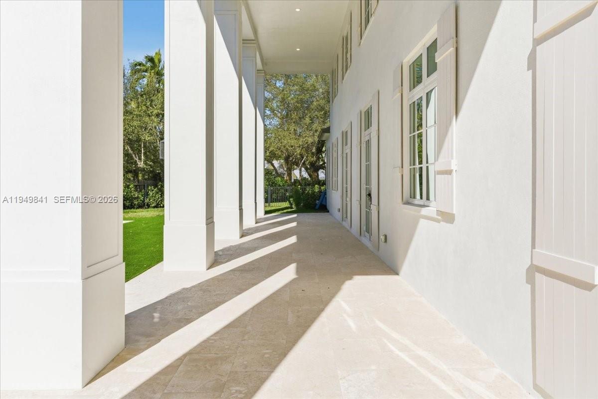 5940 SW 100th Ter Pinecrest, FL 33156