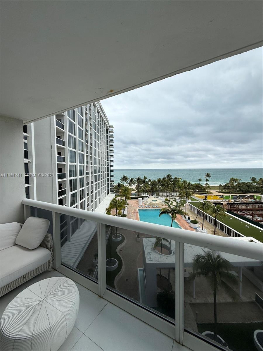 10275 Collins Ave #619