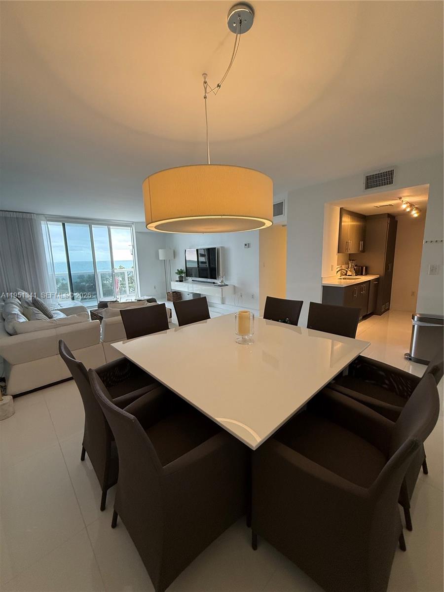 image Harbour House2