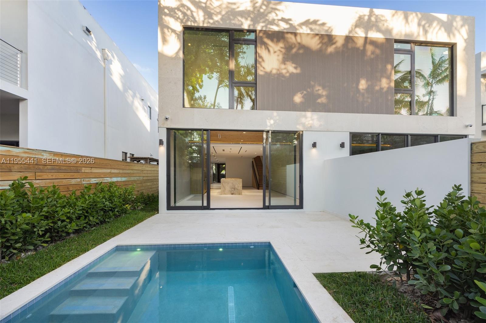 3144 Elizabeth St Coconut Grove, FL 33133