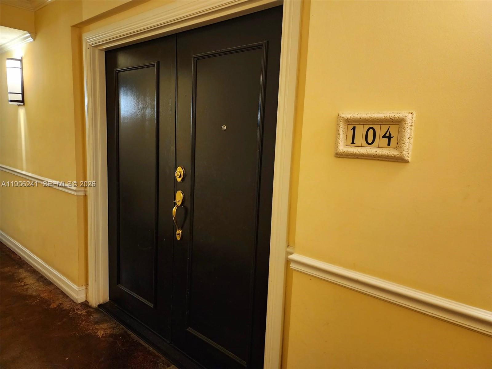 322 Madeira Ave #104 Coral Gables, FL 33134