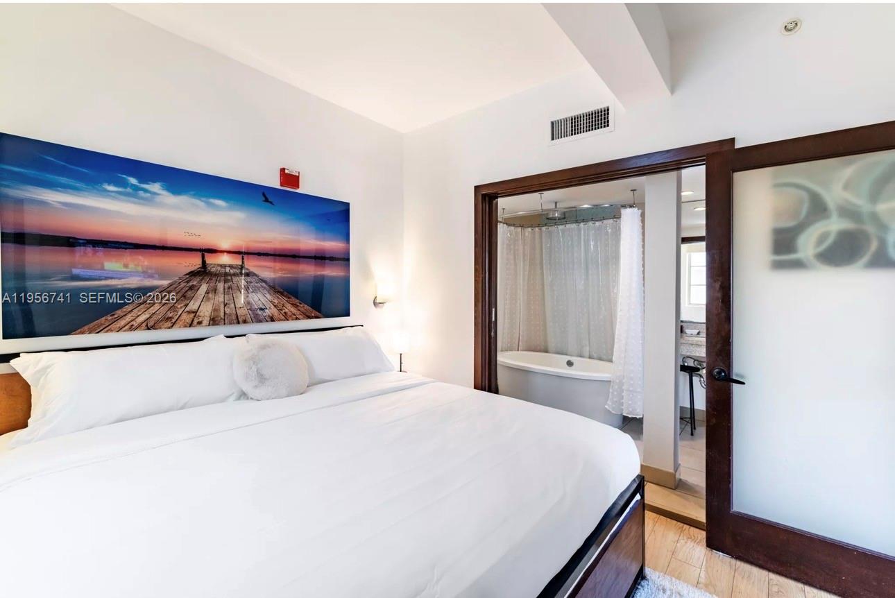 1036 Ocean Dr #B201 Miami Beach, FL 33139