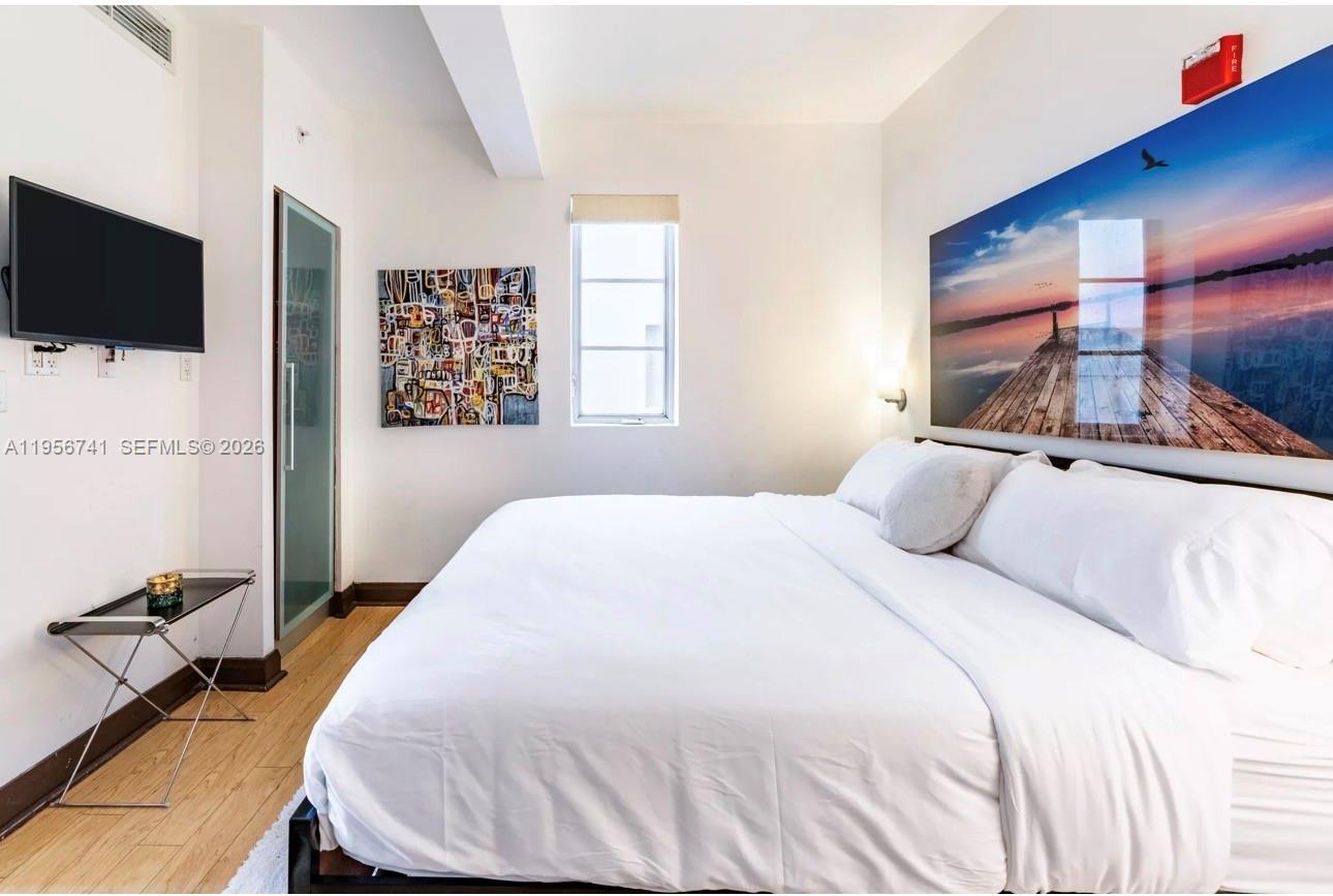 1036 Ocean Dr #B201 Miami Beach, FL 33139