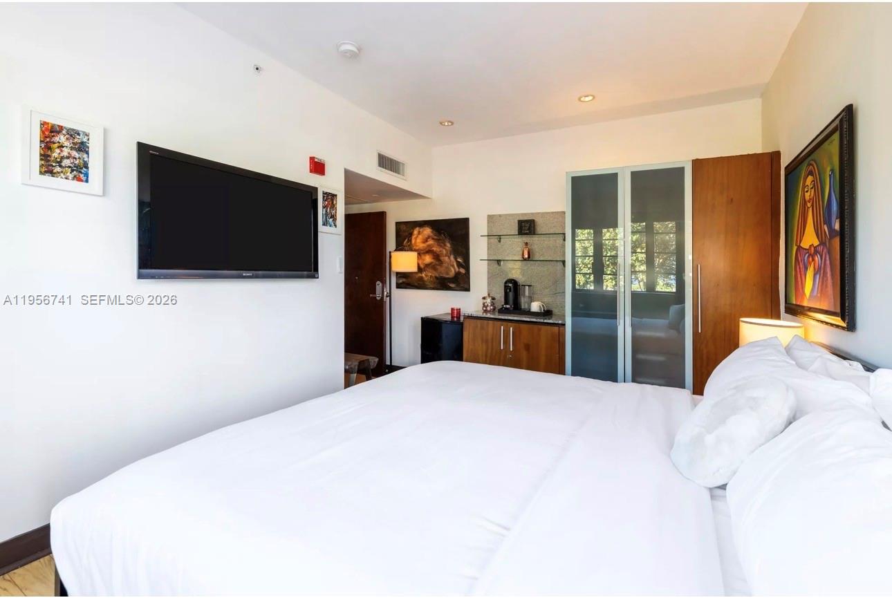 1036 Ocean Dr #B201 Miami Beach, FL 33139