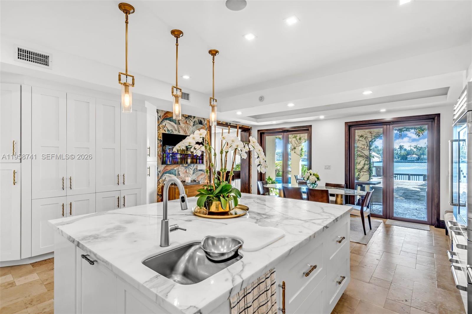 1398 Bay Dr Miami Beach, FL 33141