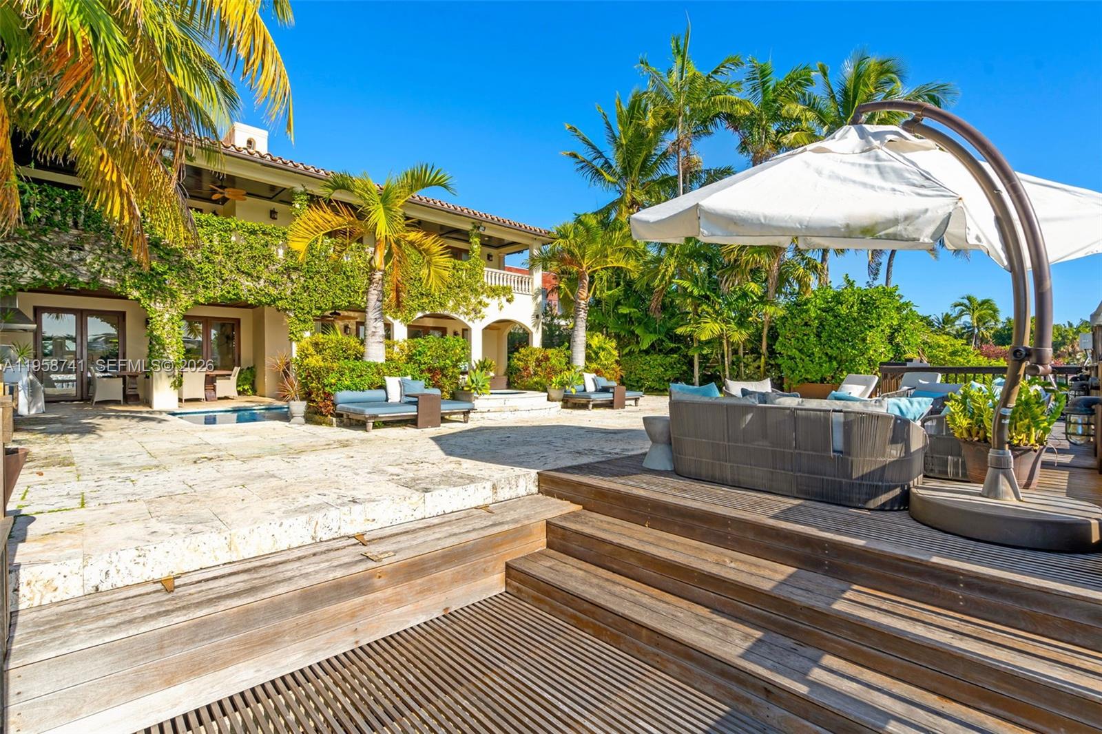 1398 Bay Dr Miami Beach, FL 33141