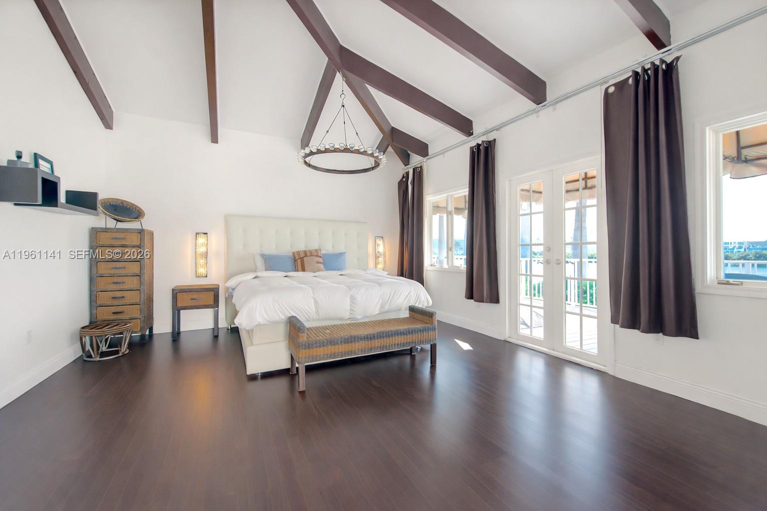 224 S Coconut Ln Miami Beach, FL 33139