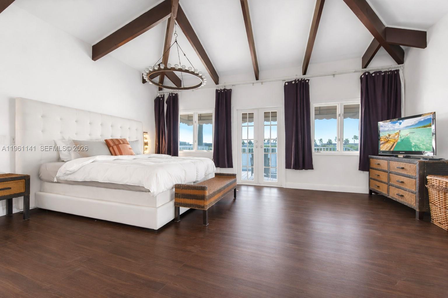 224 S Coconut Ln Miami Beach, FL 33139