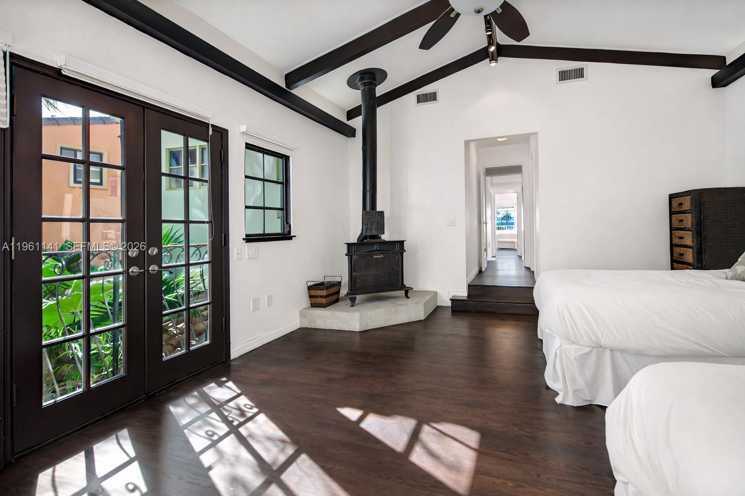 224 S Coconut Ln Miami Beach, FL 33139