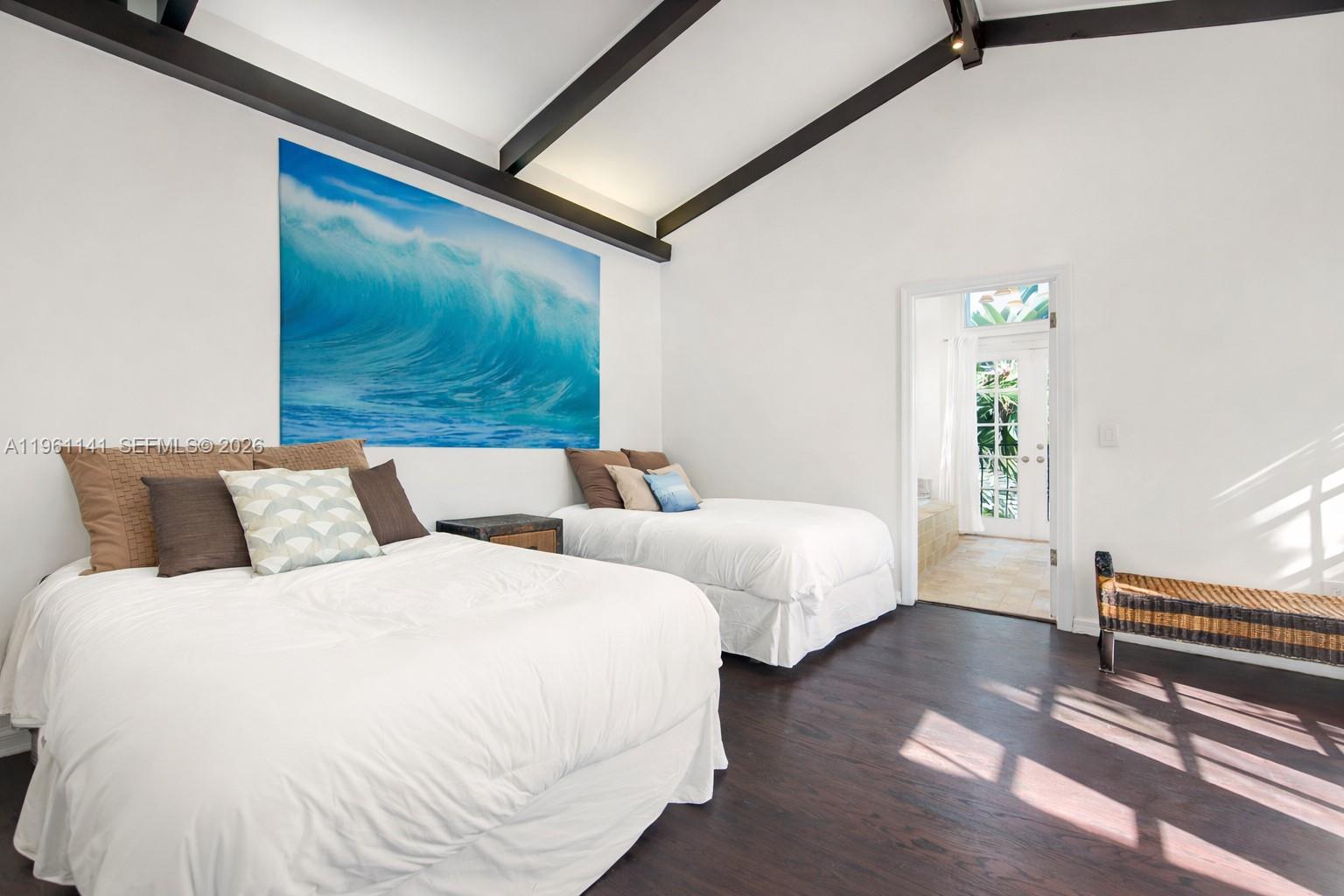 224 S Coconut Ln Miami Beach, FL 33139