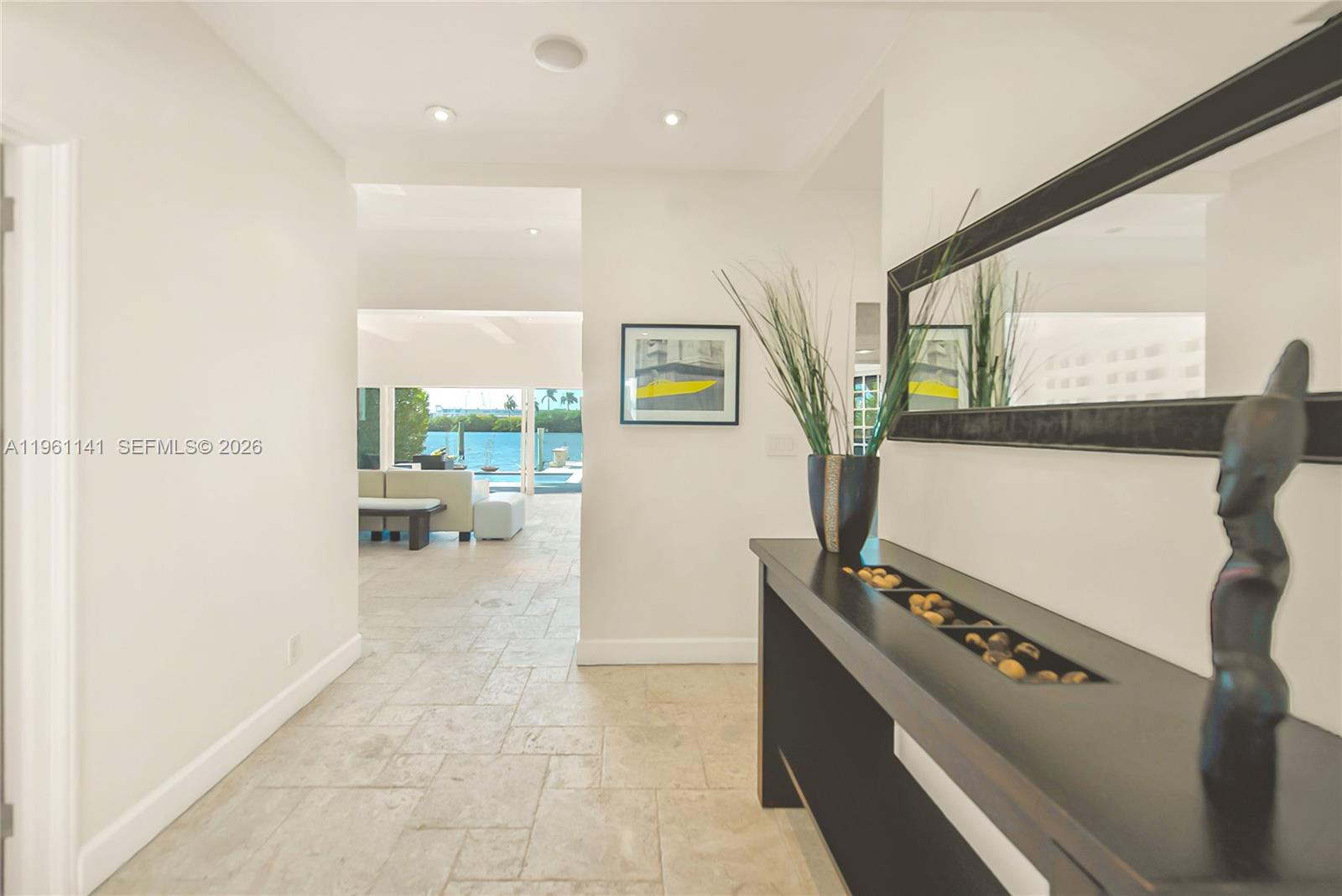 224 S Coconut Ln Miami Beach, FL 33139