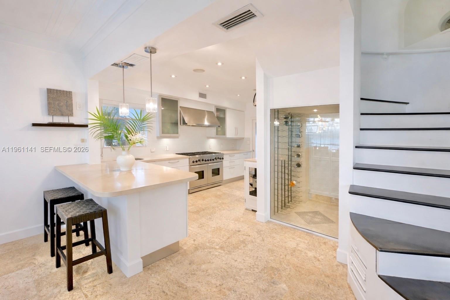 224 S Coconut Ln Miami Beach, FL 33139