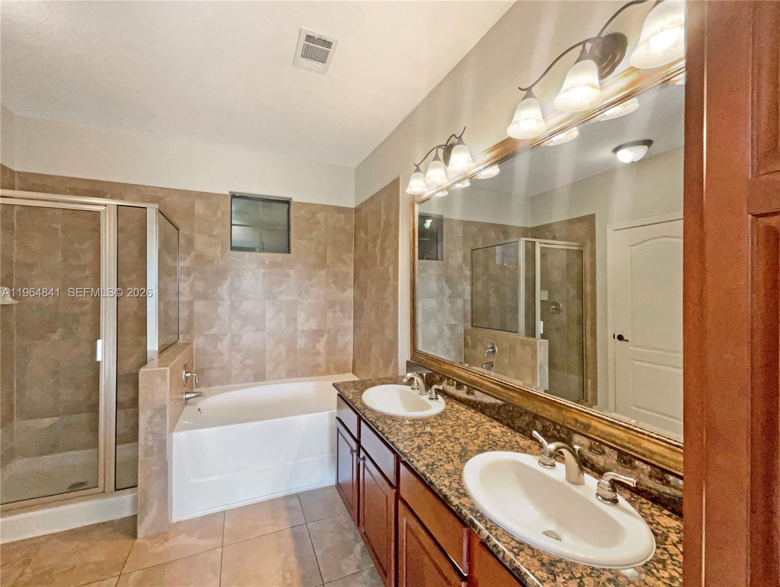 914 Charo Pkwy #112 Davenport, FL 33897