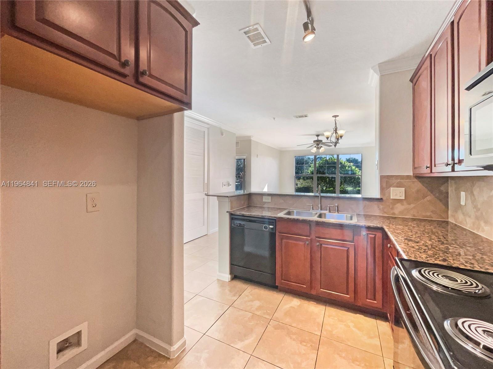 914 Charo Pkwy #112 Davenport, FL 33897