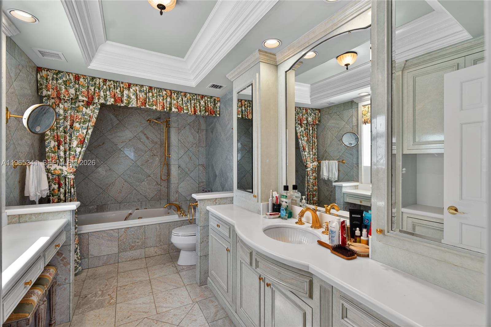 5001 Collins Ave #5K Miami Beach, FL 33140