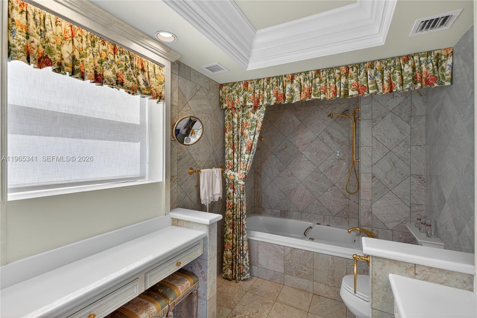 5001 Collins Ave #5K Miami Beach, FL 33140