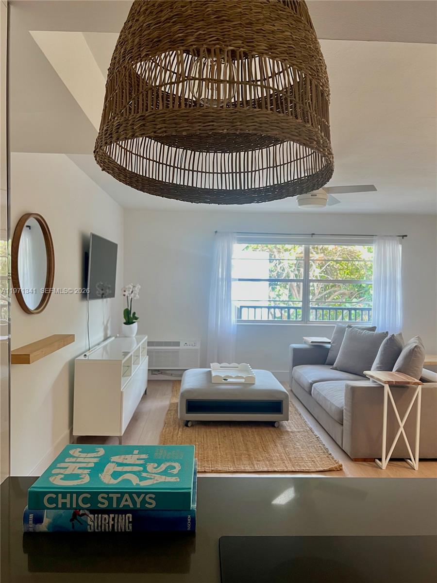 195 Sunrise Dr #8 Key Biscayne, FL 33149