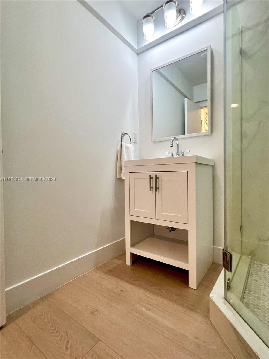 195 Sunrise Dr #8 Key Biscayne, FL 33149