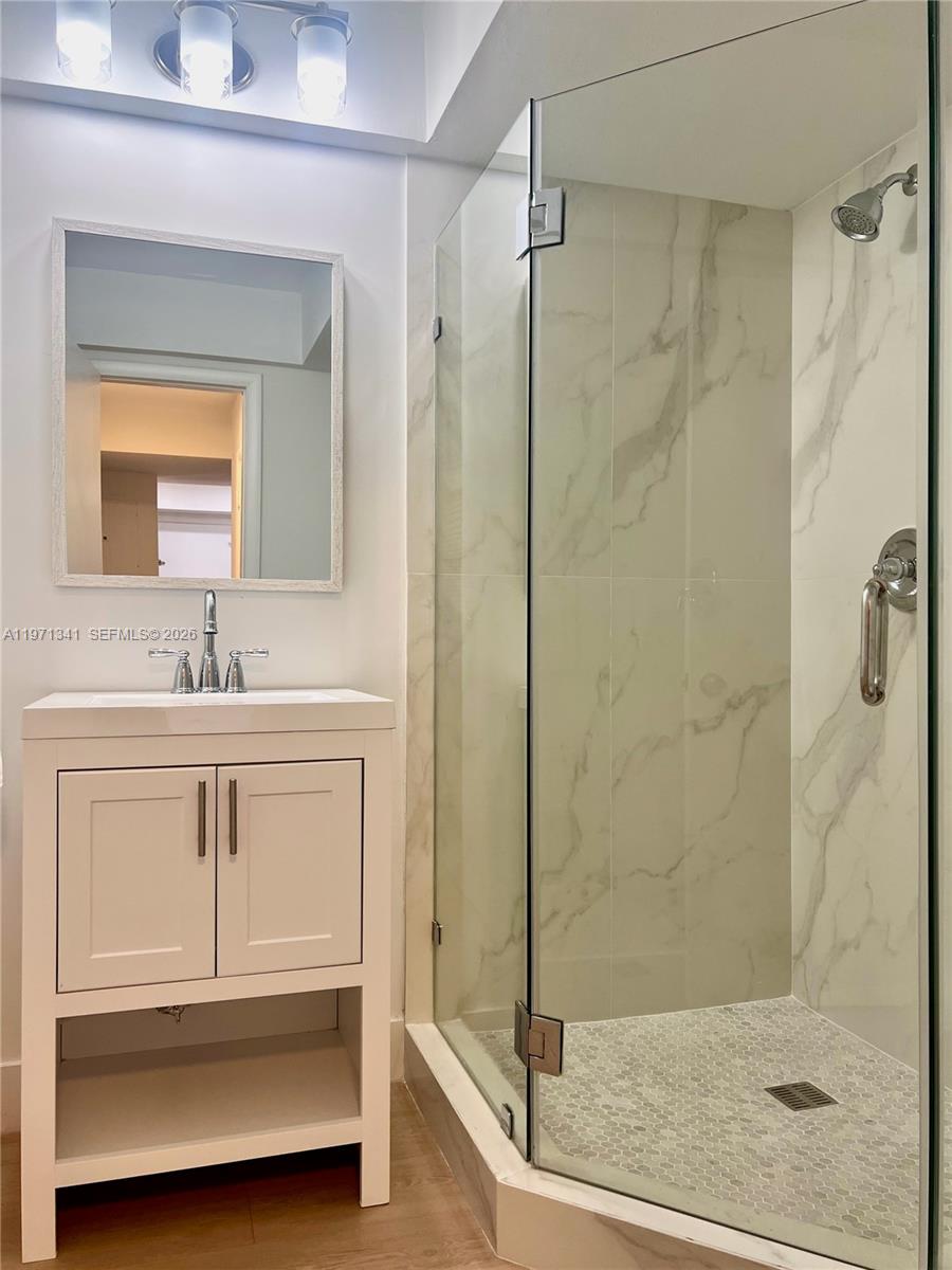 195 Sunrise Dr #8 Key Biscayne, FL 33149