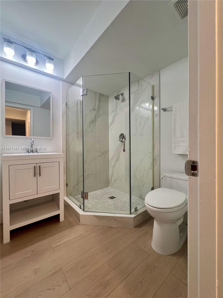 195 Sunrise Dr #8 Key Biscayne, FL 33149