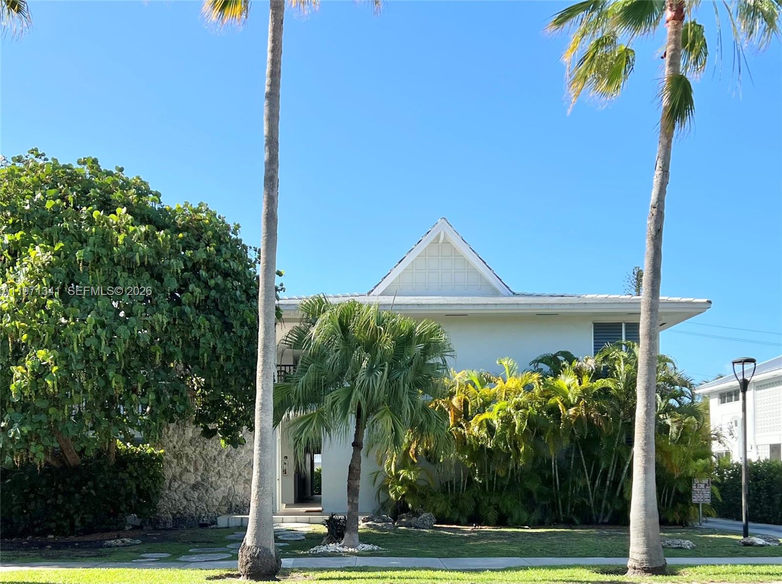 195 Sunrise Dr #8 Key Biscayne, FL 33149