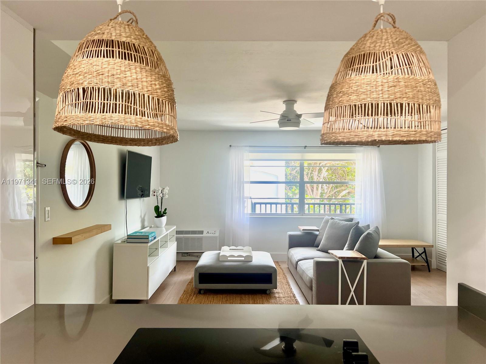 195 Sunrise Dr #8 Key Biscayne, FL 33149