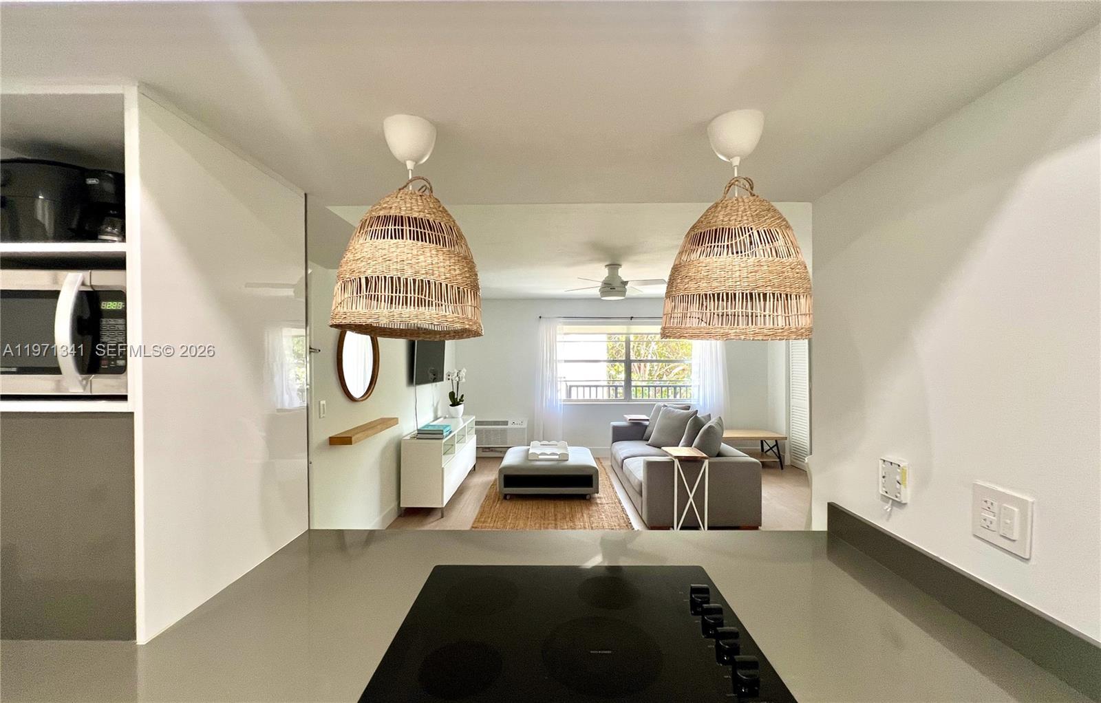 195 Sunrise Dr #8 Key Biscayne, FL 33149