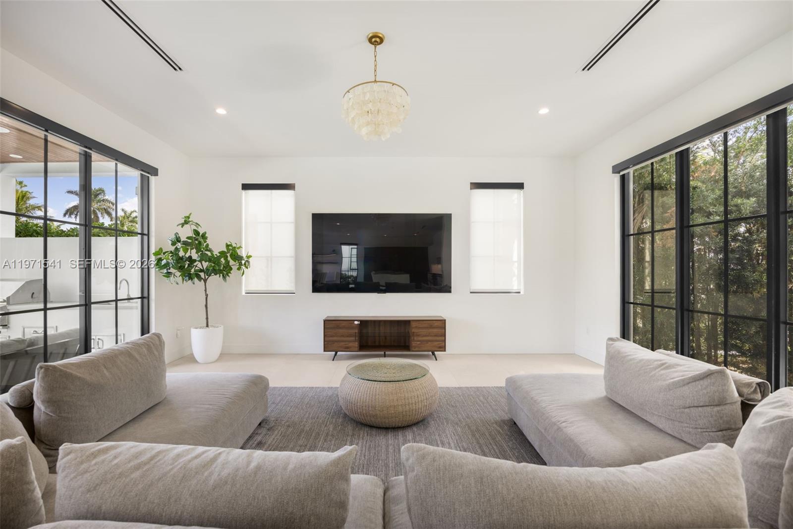 885 NE 76th St Miami, FL 33138