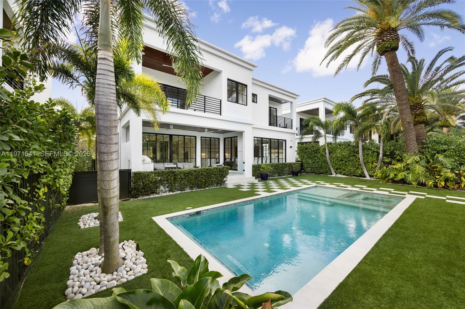 885 NE 76th St Miami, FL 33138