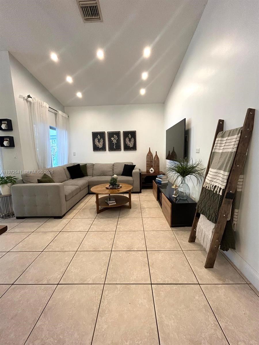 7851 NW 34th Pl Davie, FL 33024