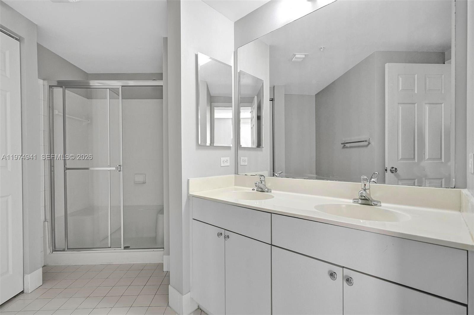 image Porto Bellagio Condo20