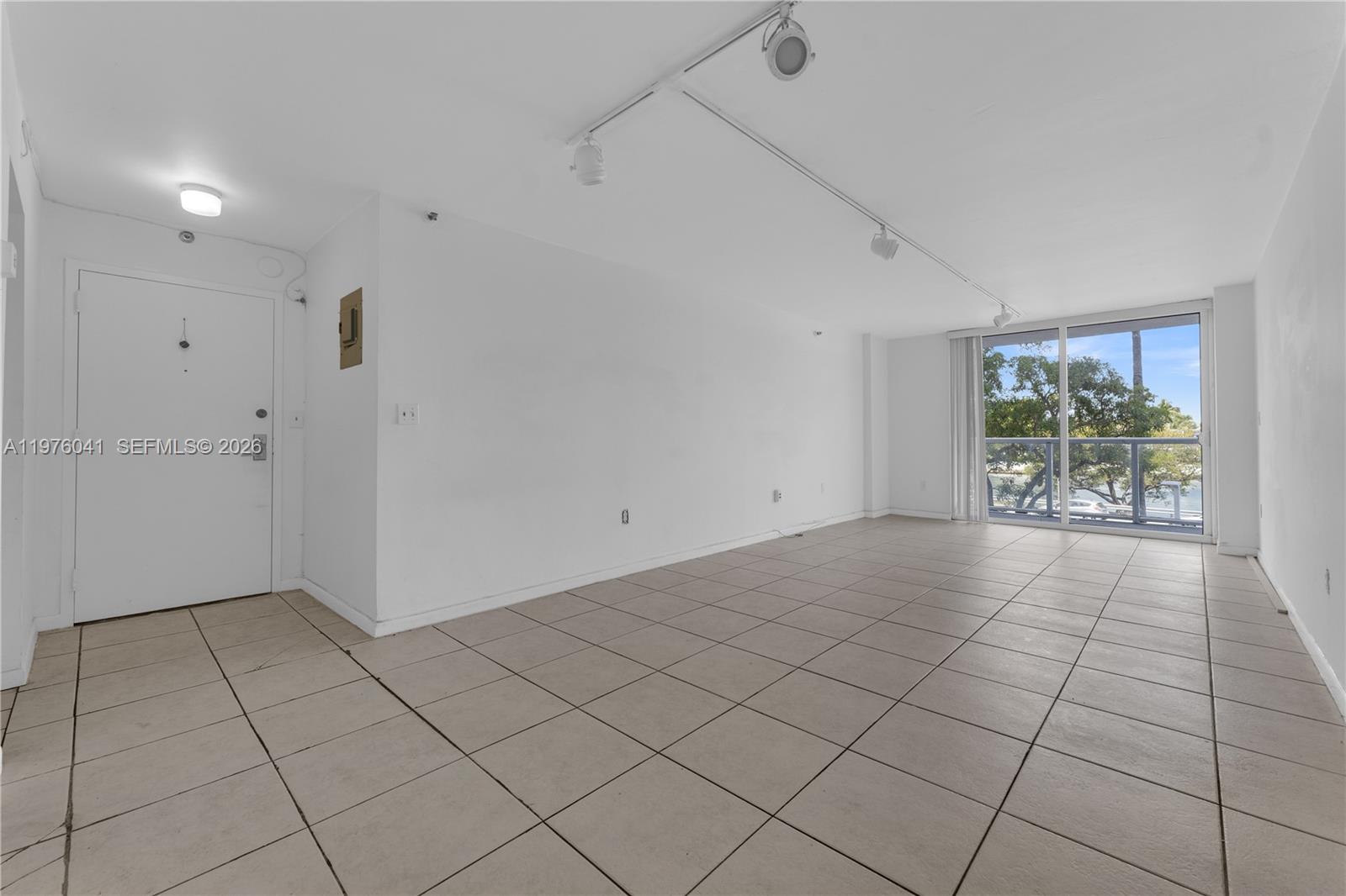 2457 Collins Ave #201 Miami Beach, FL 33140
